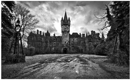 El château Miranda (Celles, Bélgica), a unos 20 km de Dinant, un ejemplo paradigmático de castillo gótico, con sus leyendas de fantasmas.