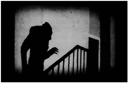 Escena icónica de la sombra del conde Orlok subiendo la escalera, en la película Nosferatu (1922).