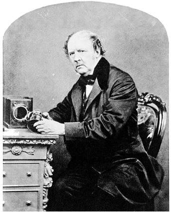 William Henry Fox Talbot en un calotipo realizado por el escocés John Moffat (1819-1894), en mayo de 1864.